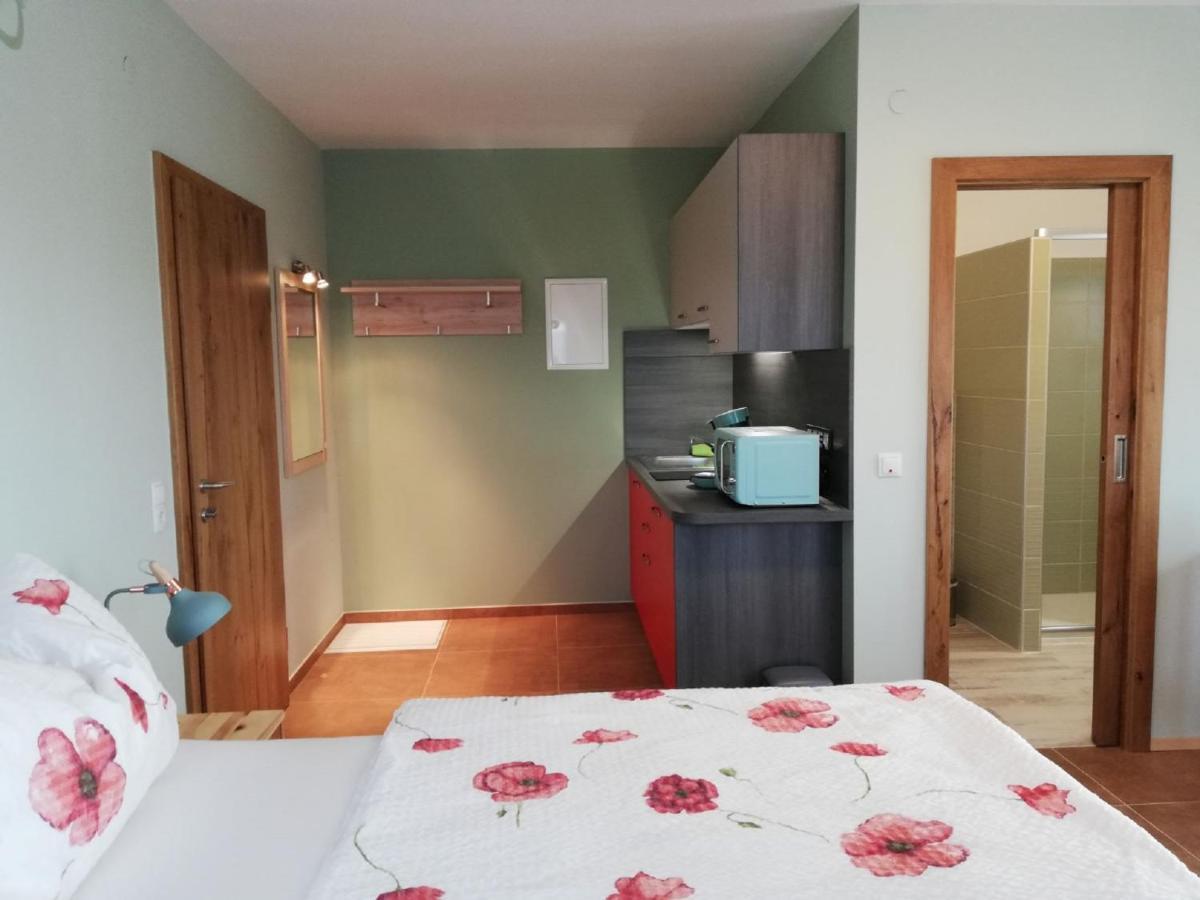 Hotel Haus Monti à Maria Lanzendorf Extérieur photo