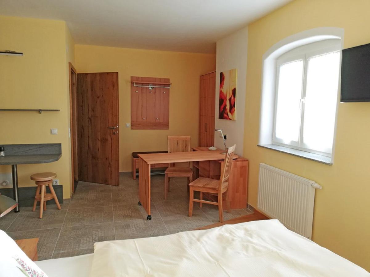Hotel Haus Monti à Maria Lanzendorf Extérieur photo