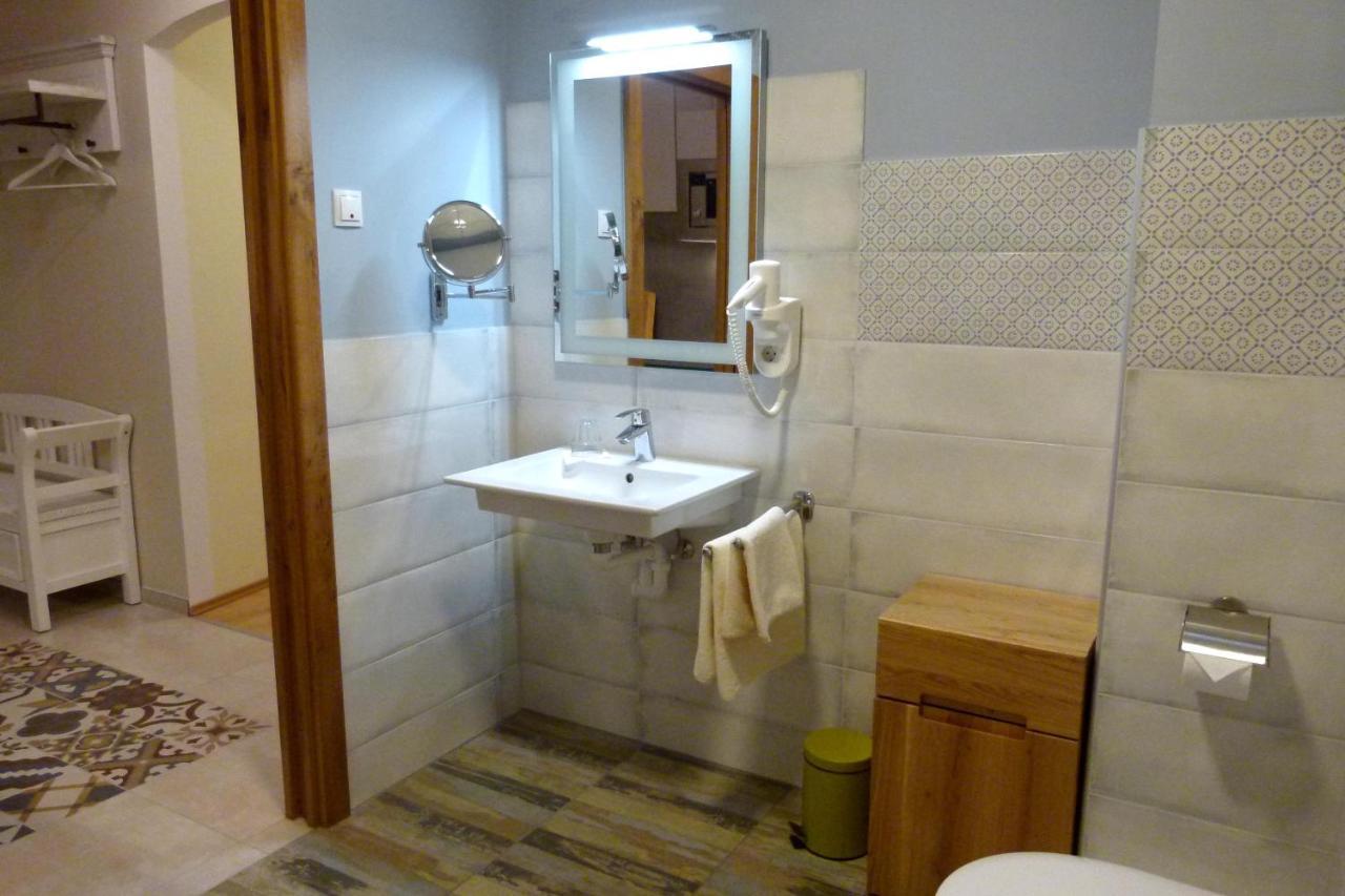 Hotel Haus Monti à Maria Lanzendorf Extérieur photo
