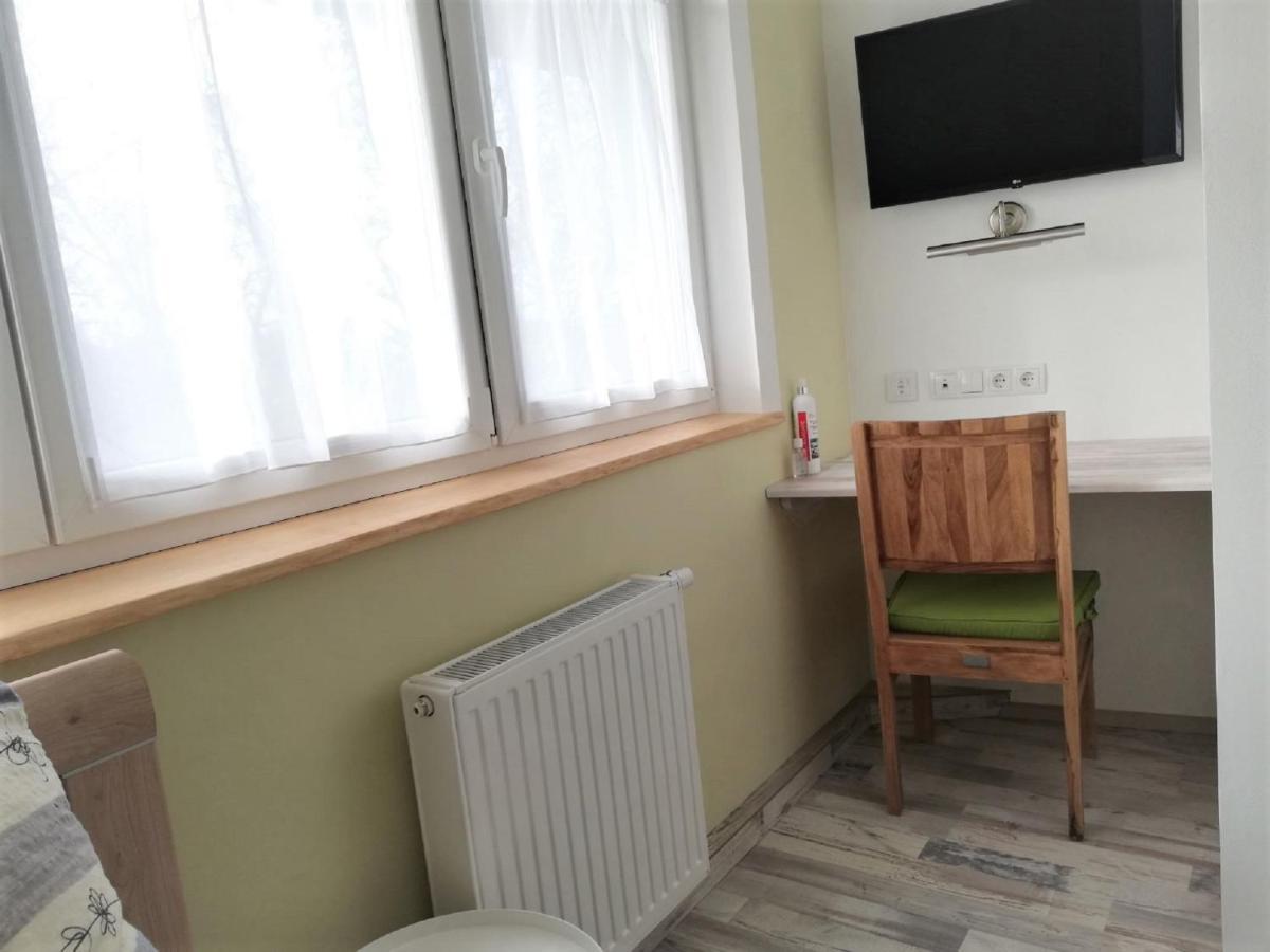 Hotel Haus Monti à Maria Lanzendorf Extérieur photo